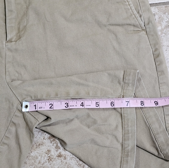 Old Navy Flat Front 7" Shorts Size 33 Khaki Chinos 5 Pockets Ultimate Slim - Picture 5 of 6